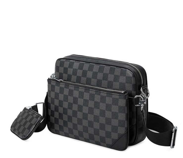 Luxurys Designers Fashion Crossbody Bags Casual Man Messenger letter Leather Male handBags Business Sling Women Shoulder Bag boys girls backpacks