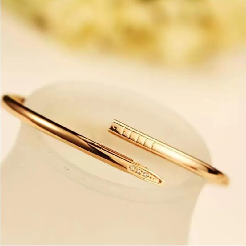 Classic nail Bangle screw pattern bracelet titanium steel inlaid diamond letter men and women Bracelets luxury designer gift wedding party jewelry
Classic nail Bangle screw pattern bracelet titanium steel inlaid diamond letter men and women Bracelets luxury designer gift wedding party jewelry