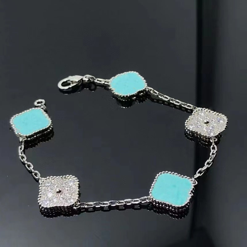 Luxury VAN Clover Designer Bracelet Pearl Flower 4 Leaf 18K Gold Brand Bangle Charm Love Bracelets Necklace Earrings Crystal Diamond Jewelry
Luxury VAN Clover Designer Bracelet Pearl Flower 4 Leaf 18K Gold Brand Bangle Charm Love Bracelets Necklace Earrings Crystal Diamond Jewelry