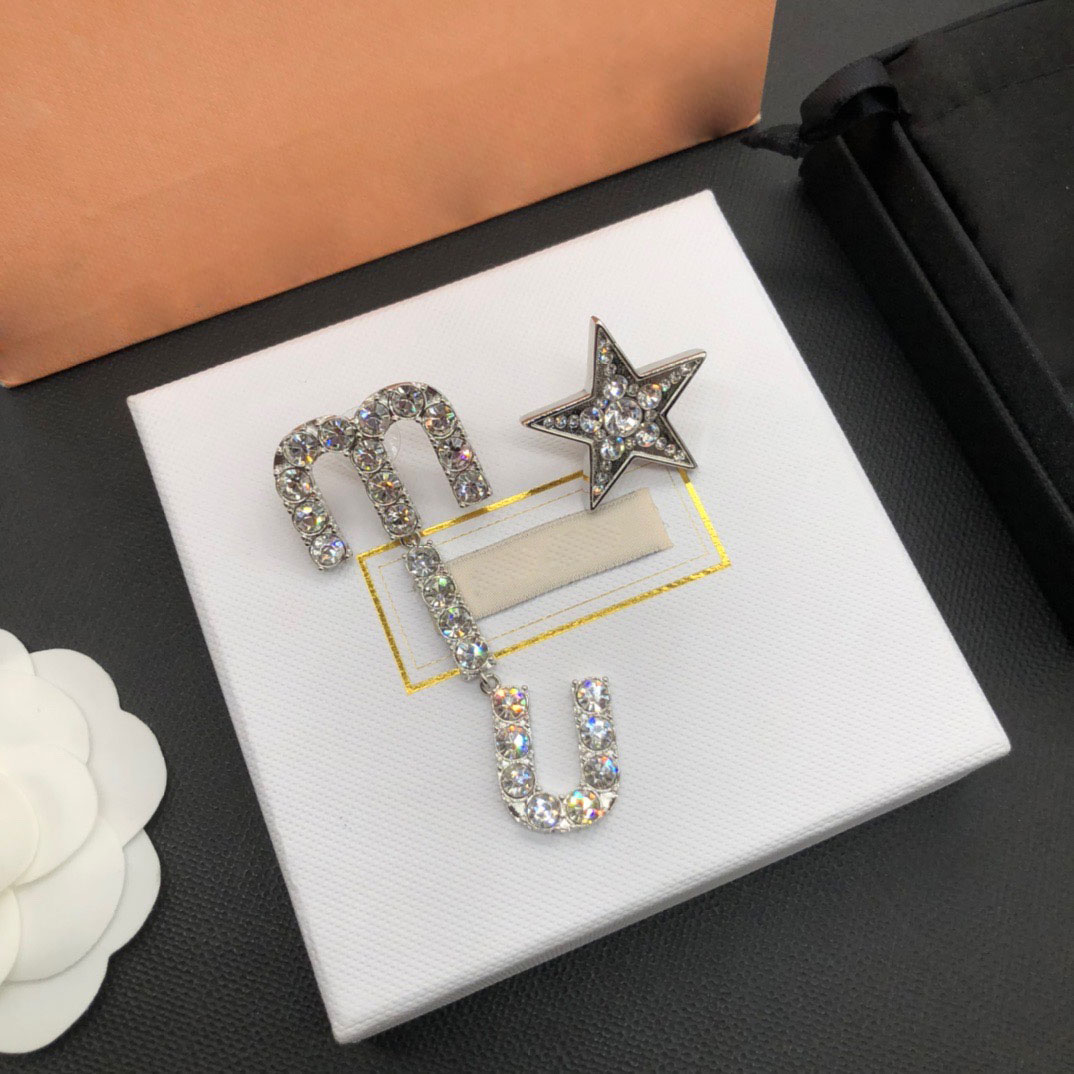 New Ladies Pearl Stud Earrings Bowknot Micro-set Diamond High-end Stud Earrings French Tassels Designer Models Lolita Style 
New Ladies Pearl Stud Earrings Bowknot Micro-set Diamond High-end Stud Earrings French Tassels Designer Models Lolita Style