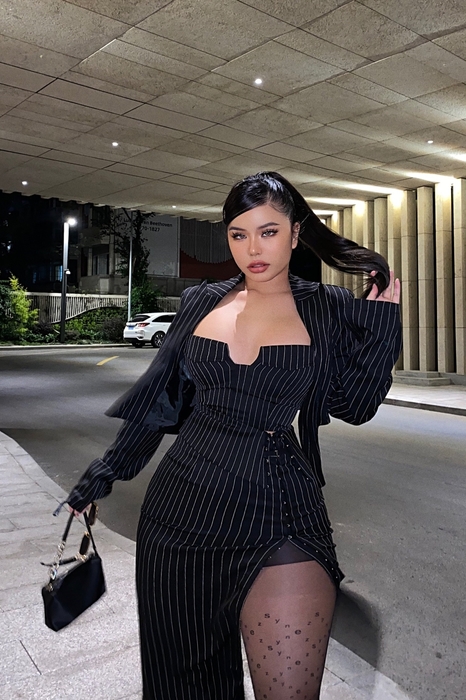 Two Piece Dress European Intellectual Beauty Stripe Sexy Asymmetrical Vest Wrapped Chest Longsleeved Suit Buttoned Skirt Threepiece Set 230222