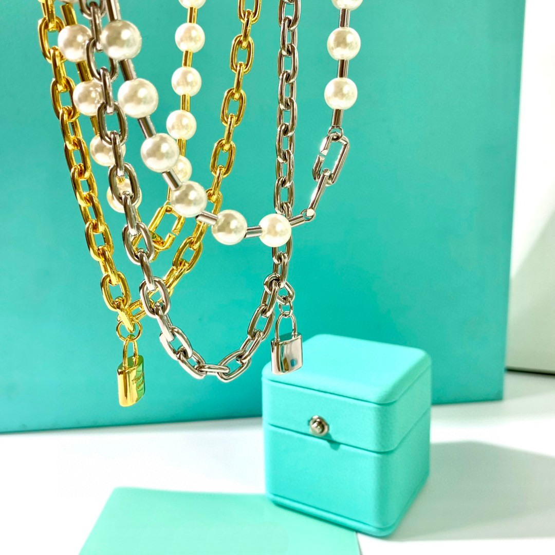 Fashion Luxury necklace designer hardwear jewelry Horseshoe shape double-deck chains with pearl necklaces for women party Rose Gold Platinum jewellery
Fashion Luxury necklace designer hardwear jewelry Horseshoe shape double-deck chains with pearl necklaces for women party Rose Gold Platinum jewellery