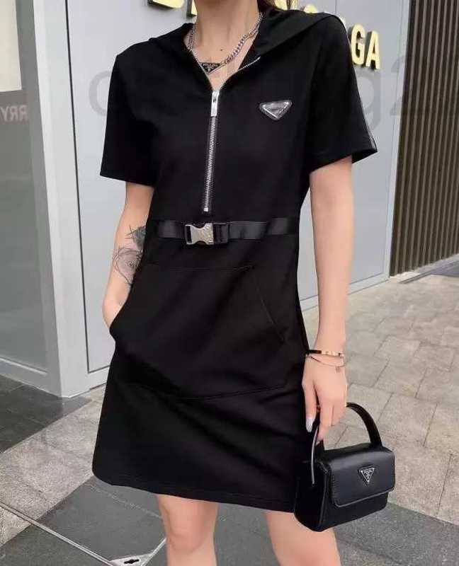 designer Women Dress Suit Tracksuits Two Pieces Suits T Shirt and Pleated Skirt For Lady Fashion Outwears Dresses With Button Letters Tees Skirts Set PJOE, Black
designer Women Dress Suit Tracksuits Two Pieces Suits T Shirt and Pleated Skirt For Lady Fashion Outwears Dresses With Button Letters Tees Skirts Set PJOE, Black
