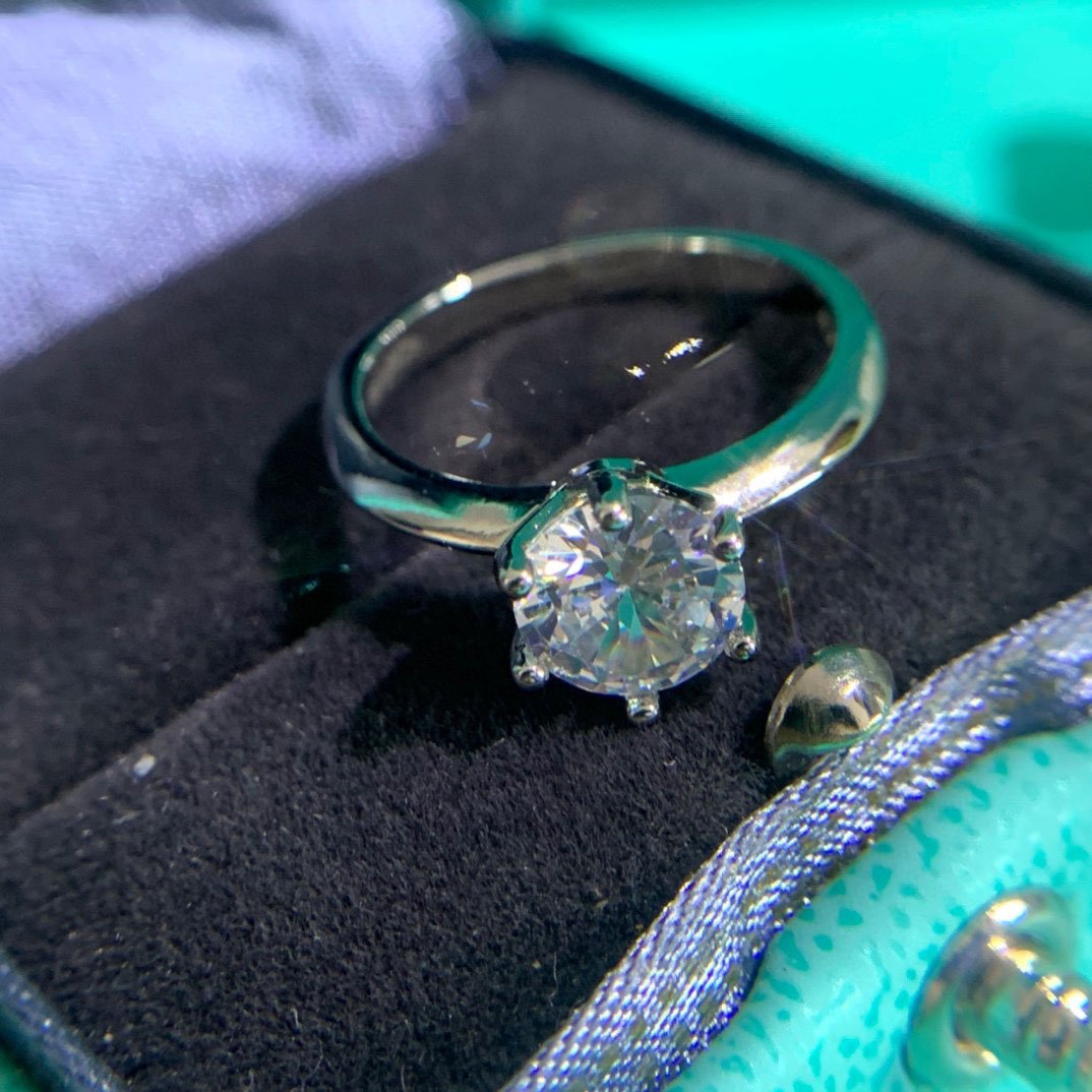 Luxurys Desingers Ring Simples Design Sense Sterling Silver Ring Ladies Classicdiamond Rings Simple Rings Birthday Gift
Luxurys Desingers Ring Simples Design Sense Sterling Silver Ring Ladies Classicdiamond Rings Simple Rings Birthday Gift