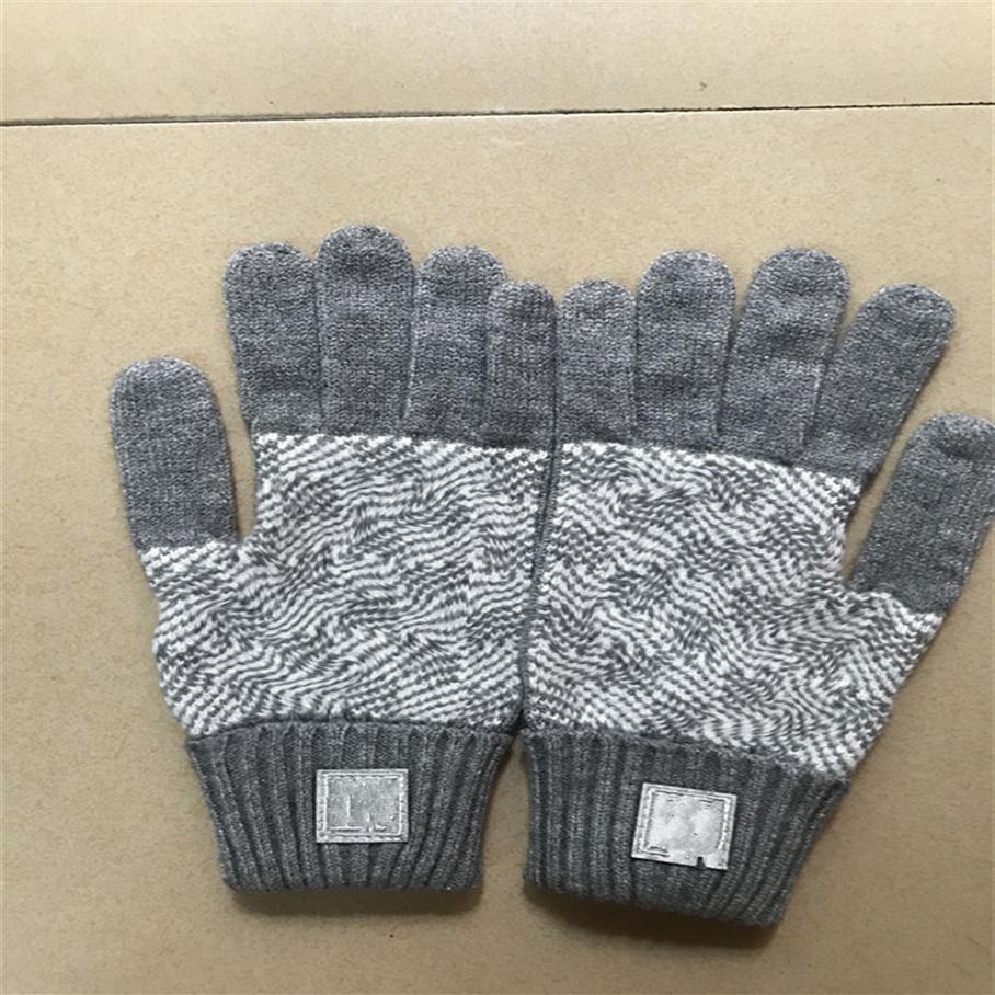 2021hh knit autumn solid color gloves European and American designers for men womens touch screen glove winter fashion mobile smartphon246H
2021hh knit autumn solid color gloves European and American designers for men womens touch screen glove winter fashion mobile smartphon246H