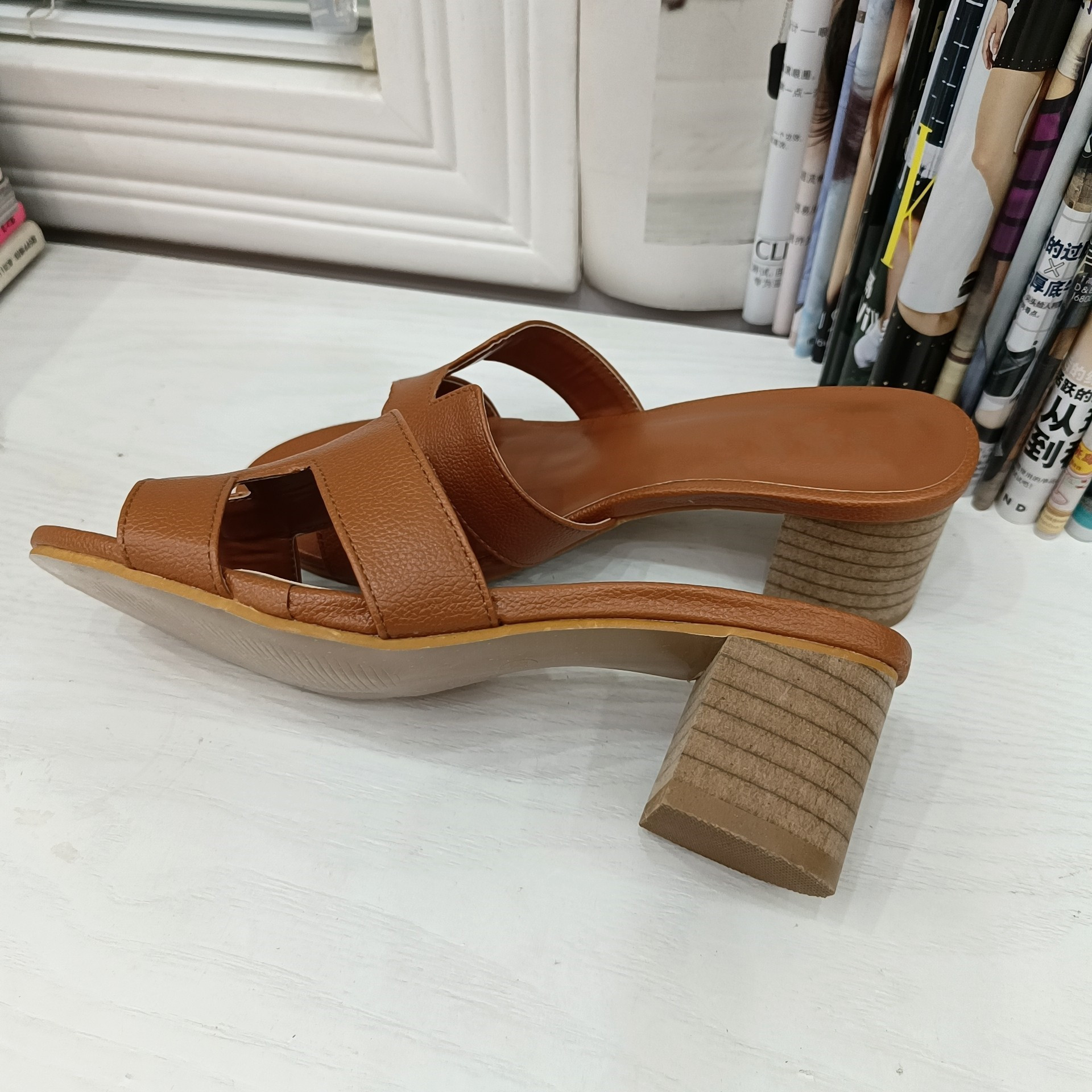 H slippers women's summer wear fashion travel vacation beach shoes brown black thick chunky heels h cool high sandals, Xyh2381
H slippers women's summer wear fashion travel vacation beach shoes brown black thick chunky heels h cool high sandals, Xyh2381
