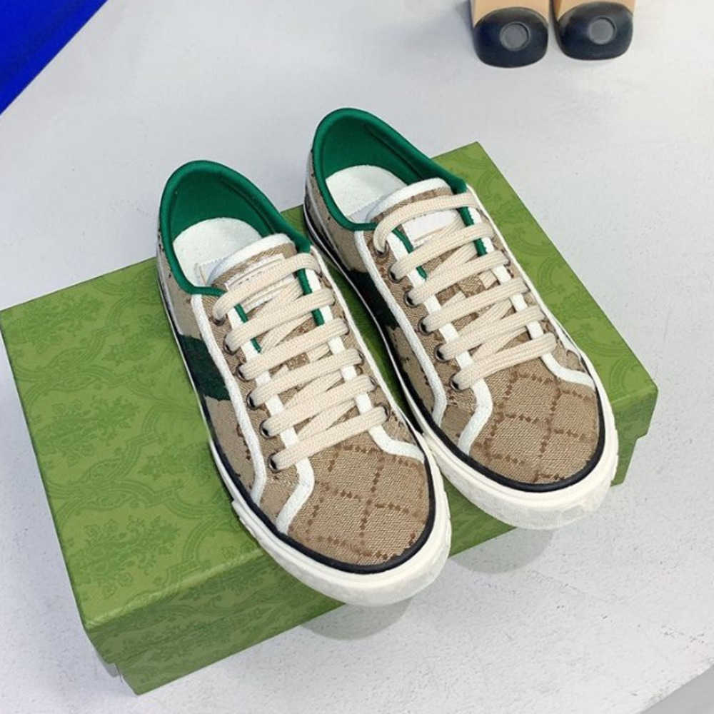 Tennis 1977 Sneaker Men Women Casual Shoes High Top Designer Shoes Green Red Web Stripe Canvas Runner Trainers Sneakers Women Rubber Sole Shoe 35-45 With Box NO411
Tennis 1977 Sneaker Men Women Casual Shoes High Top Designer Shoes Green Red Web Stripe Canvas Runner Trainers Sneakers Women Rubber Sole Shoe 35-45 With Box NO411
