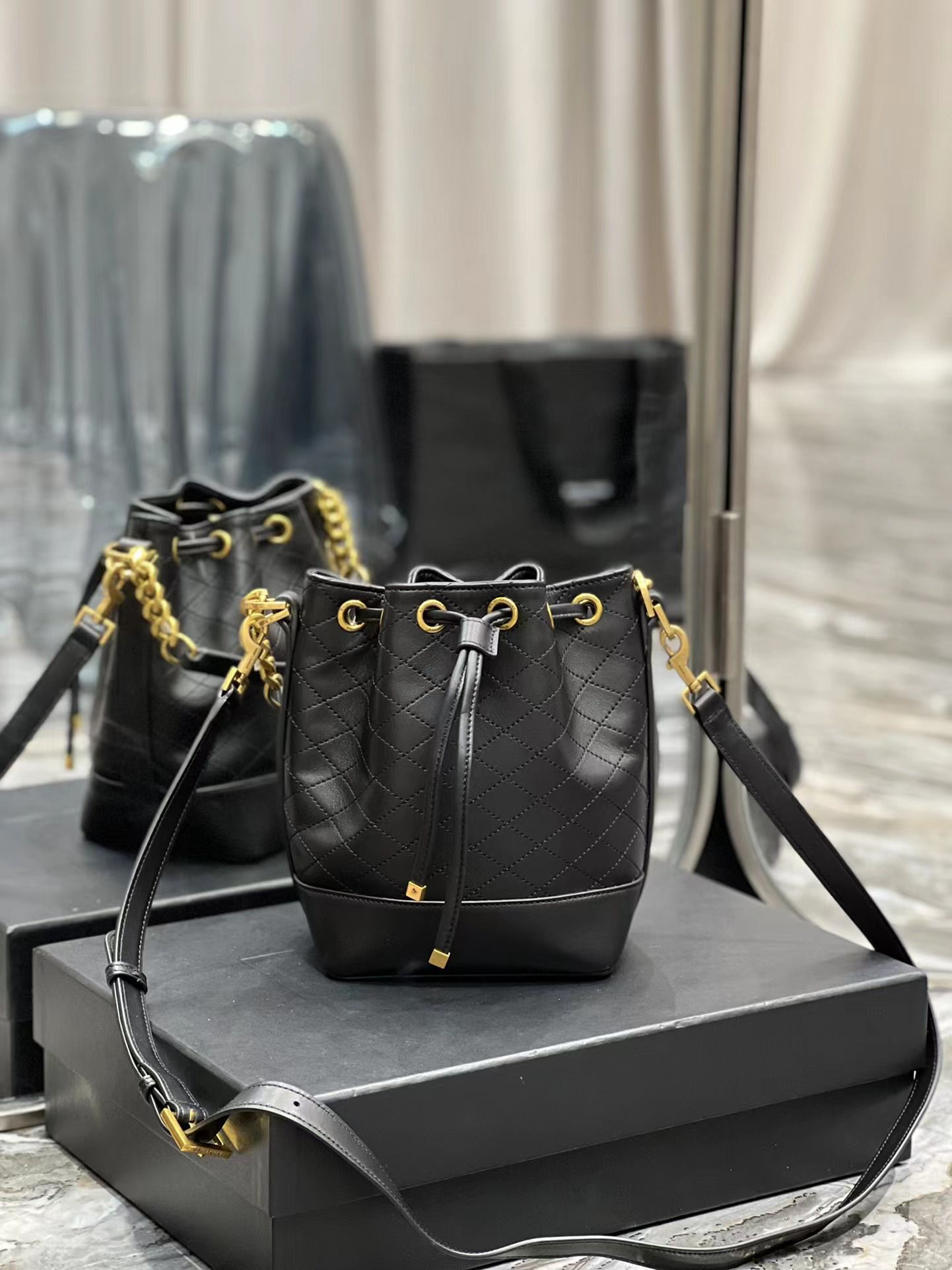 Phone Pocket Shoulder Bags Designer Sunshine Mini Tote Handbag Women Hand Bag Clutch Purse Crobody Totes Amber Double Handle Claic Letters S, White
Phone Pocket Shoulder Bags Designer Sunshine Mini Tote Handbag Women Hand Bag Clutch Purse Crobody Totes Amber Double Handle Claic Letters S, White