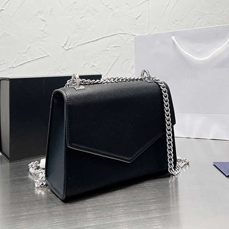 Shoulder Bags Bags hbag Designer The latest shoulder bag is Imported cross grain leather nylon fabric imports Shoulder Bag Skew and single
Shoulder Bags Bags hbag Designer The latest shoulder bag is Imported cross grain leather nylon fabric imports Shoulder Bag Skew and single