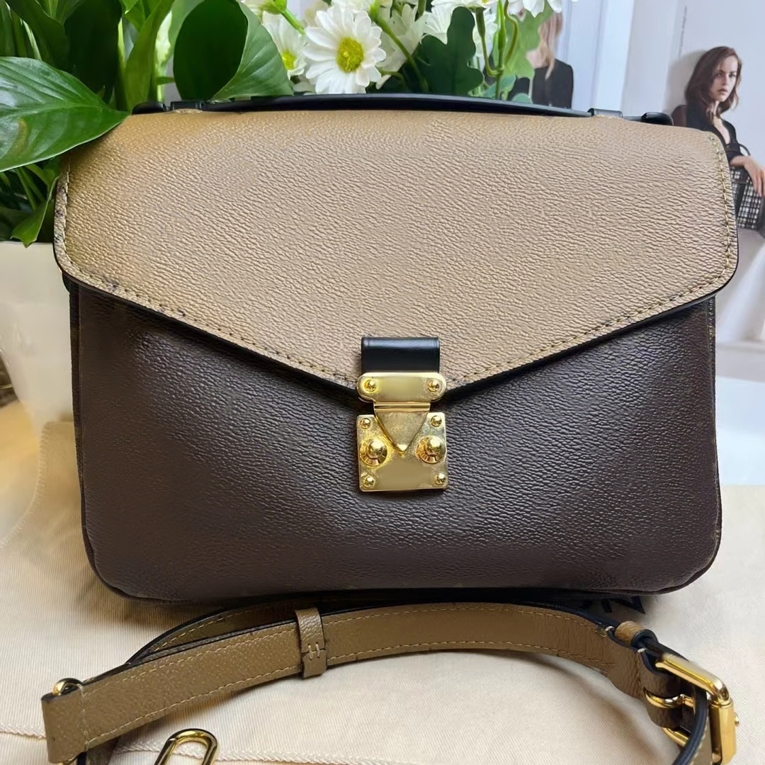 M44876 POCHETTE top handle clutch bags Womens High-quality designer purses handbag with shoulder strap Luxury genuine leather crossbody tote bag classic Street bag, Blue
M44876 POCHETTE top handle clutch bags Womens High-quality designer purses handbag with shoulder strap Luxury genuine leather crossbody tote bag classic Street bag, Blue