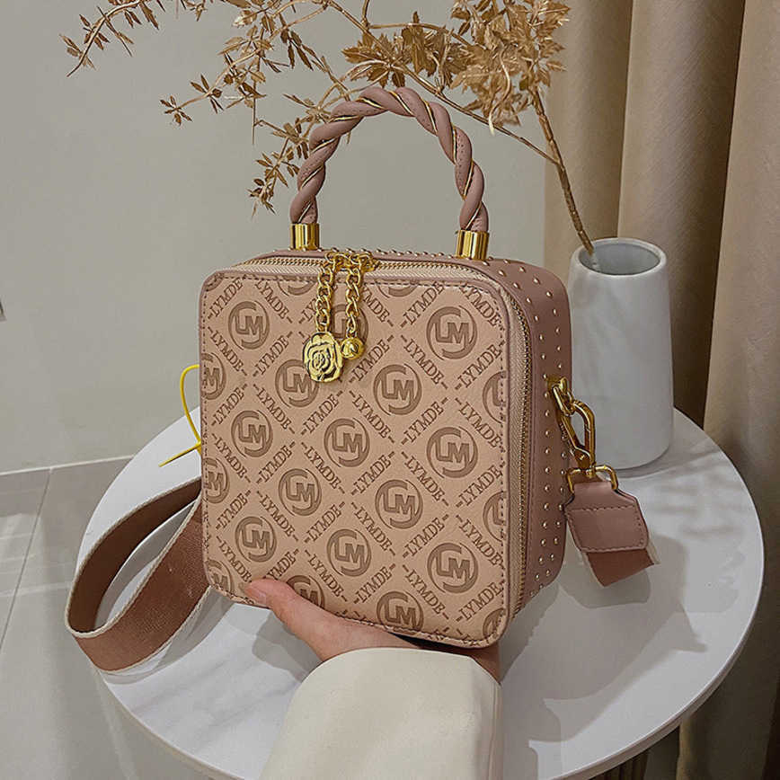 1pcs Bags For Women 49%off small square women's texture shoulder messenger bag Messenger Handbags Female Fashion, White
1pcs Bags For Women 49%off small square women's texture shoulder messenger bag Messenger Handbags Female Fashion, White