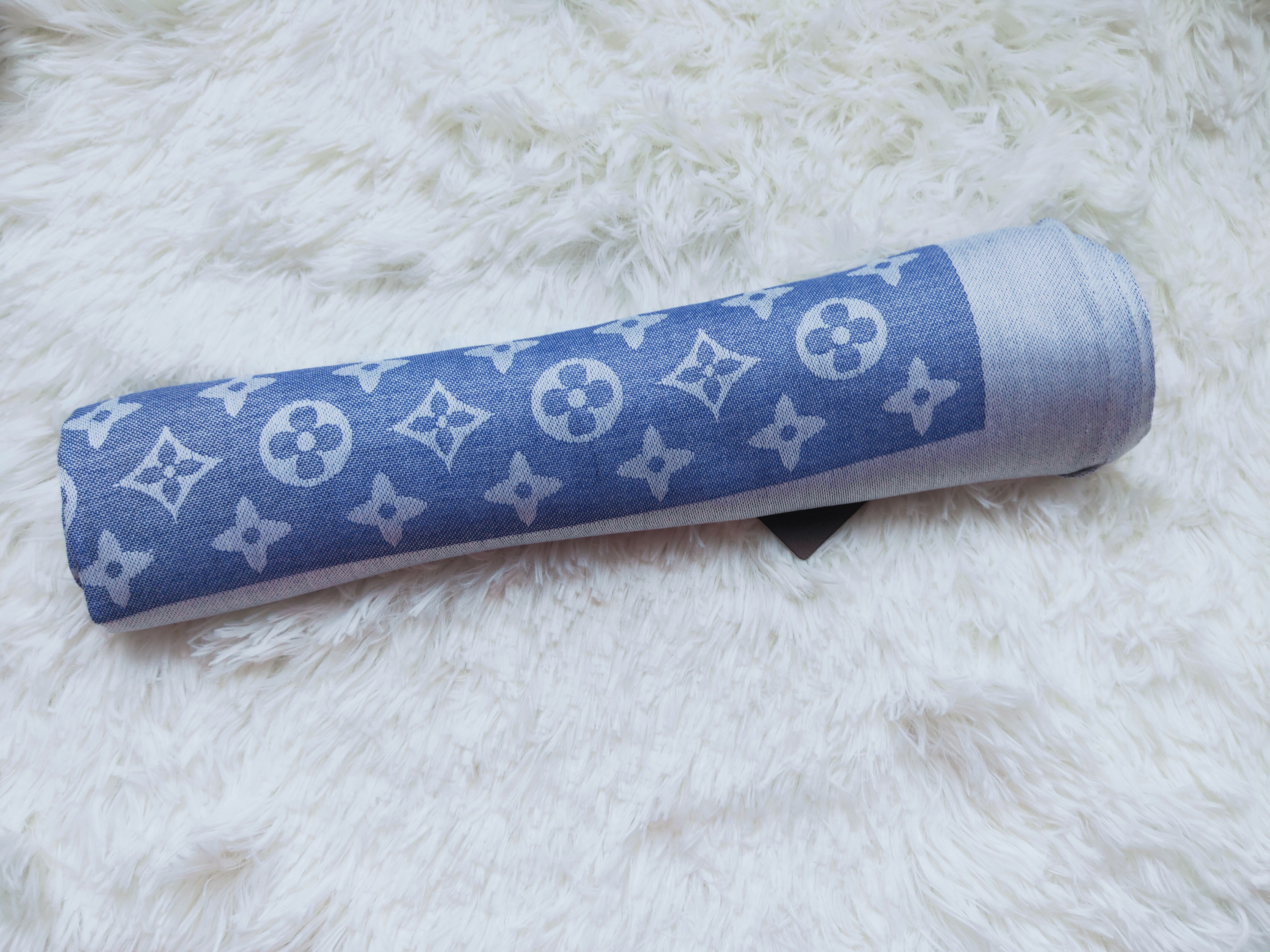 2023 new scarf milk tea gradient color large letter scarf for women fashion European and American double-sided cashmere tassel shawls
2023 new scarf milk tea gradient color large letter scarf for women fashion European and American double-sided cashmere tassel shawls
