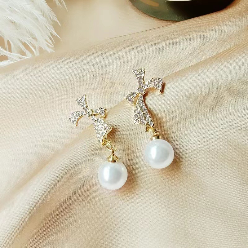 S925 silver needle light luxury high grade bow earrings net red temperament personality pearl earrings fashion popular earrings
S925 silver needle light luxury high grade bow earrings net red temperament personality pearl earrings fashion popular earrings