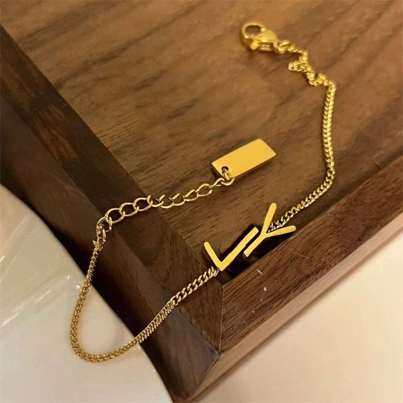 Mens designer charm luxury bracelets womens gold silver color cjeweler pulsera aesthetic luxe lady jewlery designer for women link chain bracelet for boys F23
Mens designer charm luxury bracelets womens gold silver color cjeweler pulsera aesthetic luxe lady jewlery designer for women link chain bracelet for boys F23