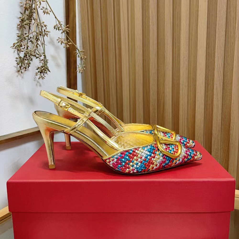 Crystal-Embellished buckle spike Dress shoes Women's genuine leather stiletto pumps Luxury Designers Slingback Evening sandals factory footwear 35-42 with box, White
Crystal-Embellished buckle spike Dress shoes Women's genuine leather stiletto pumps Luxury Designers Slingback Evening sandals factory footwear 35-42 with box, White