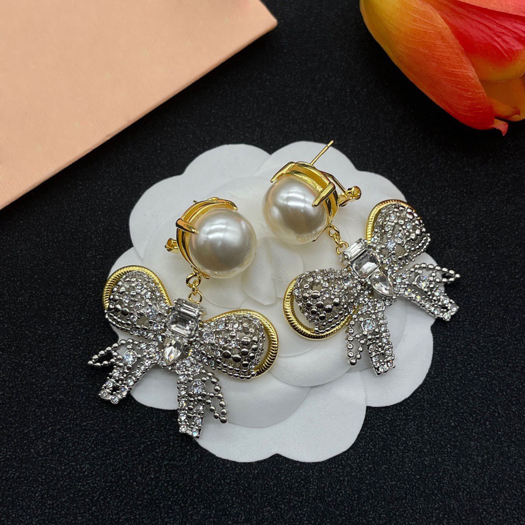 New Ladies Pearl Stud Earrings Bowknot Micro-set Diamond High-end Stud Earrings French Tassels Designer Models
New Ladies Pearl Stud Earrings Bowknot Micro-set Diamond High-end Stud Earrings French Tassels Designer Models