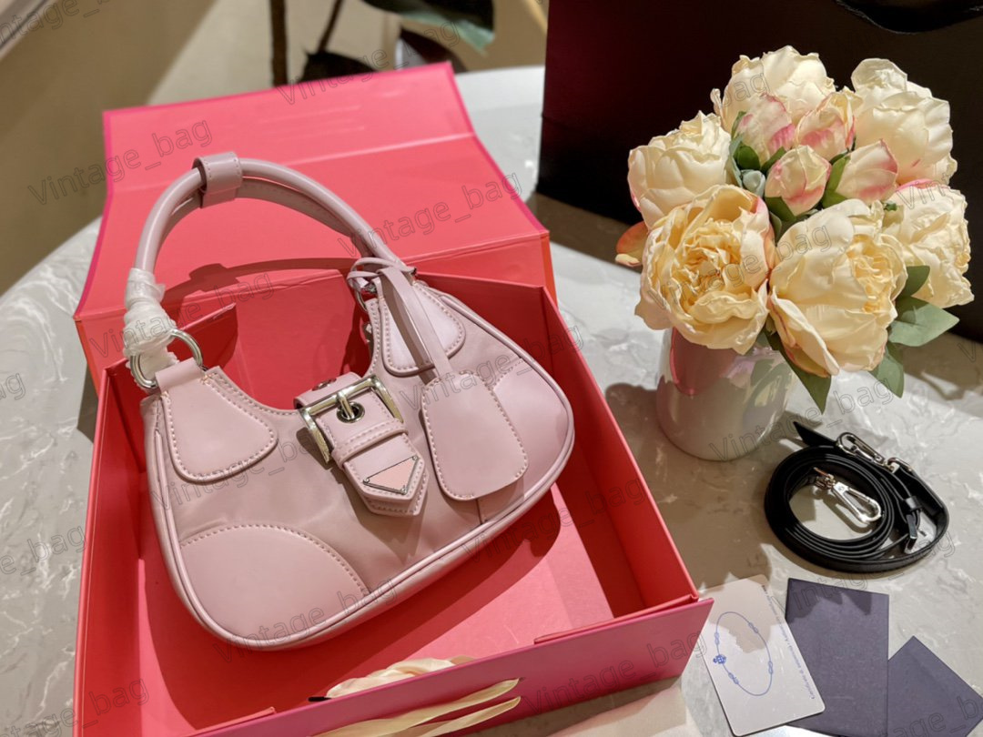 Moon Underarm Bags Re-Nylon and Leather Handbag Women Handle Shoulder Crossbody Bag Designer Adjustable Strap Large Buckle with Strap Closure
Moon Underarm Bags Re-Nylon and Leather Handbag Women Handle Shoulder Crossbody Bag Designer Adjustable Strap Large Buckle with Strap Closure