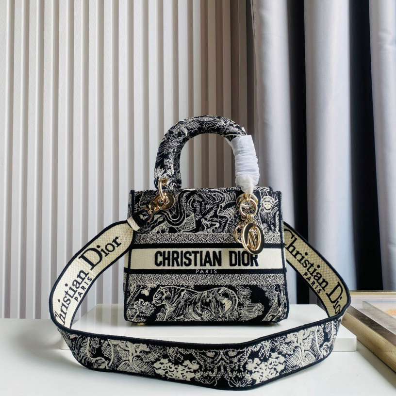 Dior Lady D-Lite Shoulder Strap Bag Embroidery Top Version Without Box Women Designer Luxury Crossbody Bag, Dlite01
Dior Lady D-Lite Shoulder Strap Bag Embroidery Top Version Without Box Women Designer Luxury Crossbody Bag, Dlite01