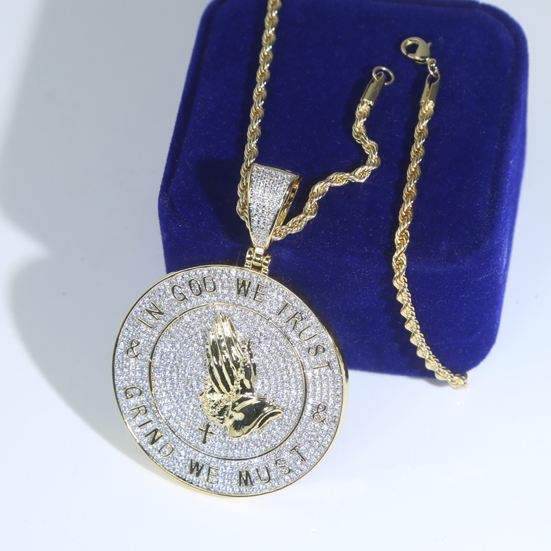 Iced-Out In God We Trust Gold-Plated Pendant with Rope Chain for Men - 2024 Collection dh5727163
