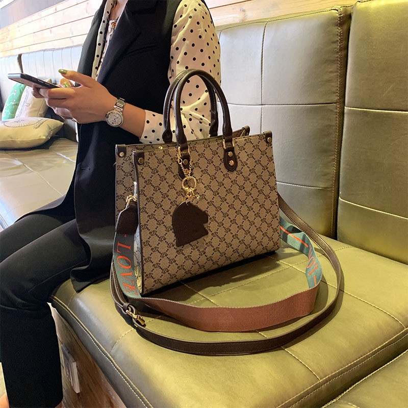 Women Fashion Handbags Leather Tote Bag Shoulder Bag Top Handle Satchel Purse With Gold Hardware Women's Thea Mini Web Satchel square bag advanced feeling Size 2, As picture
Women Fashion Handbags Leather Tote Bag Shoulder Bag Top Handle Satchel Purse With Gold Hardware Women's Thea Mini Web Satchel square bag advanced feeling Size 2, As picture