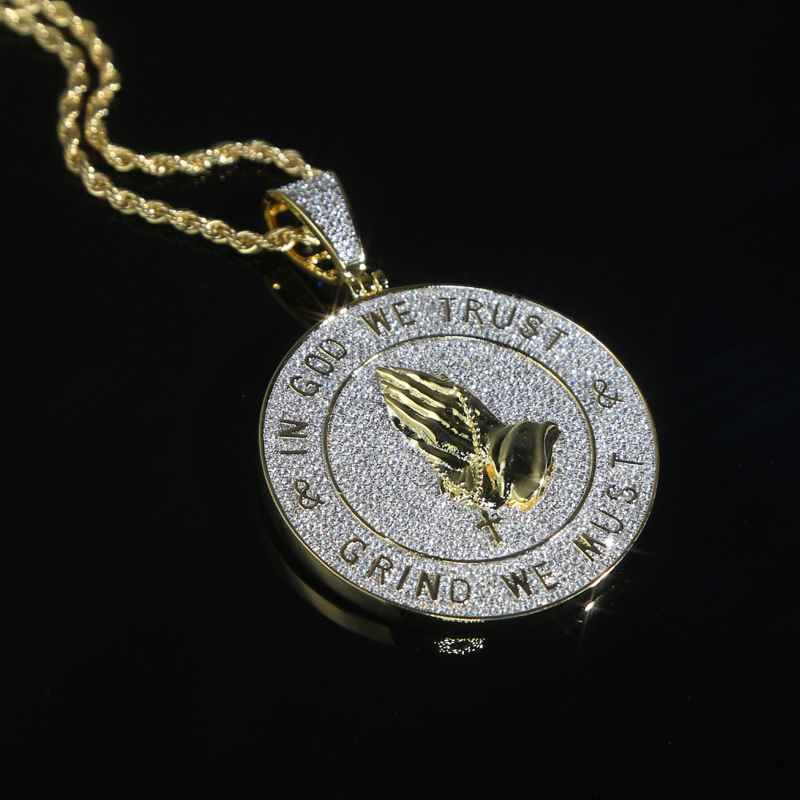 Iced-Out In God We Trust Gold-Plated Pendant with Rope Chain for Men - 2024 Collection dh5727163