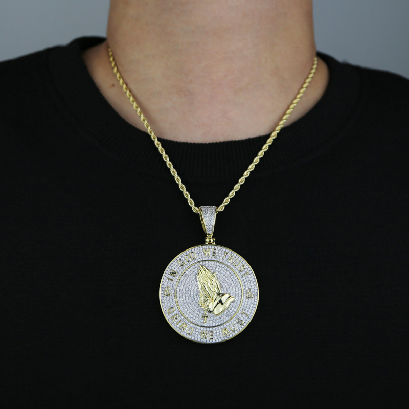 Iced-Out In God We Trust Gold-Plated Pendant with Rope Chain for Men - 2024 Collection dh5727163