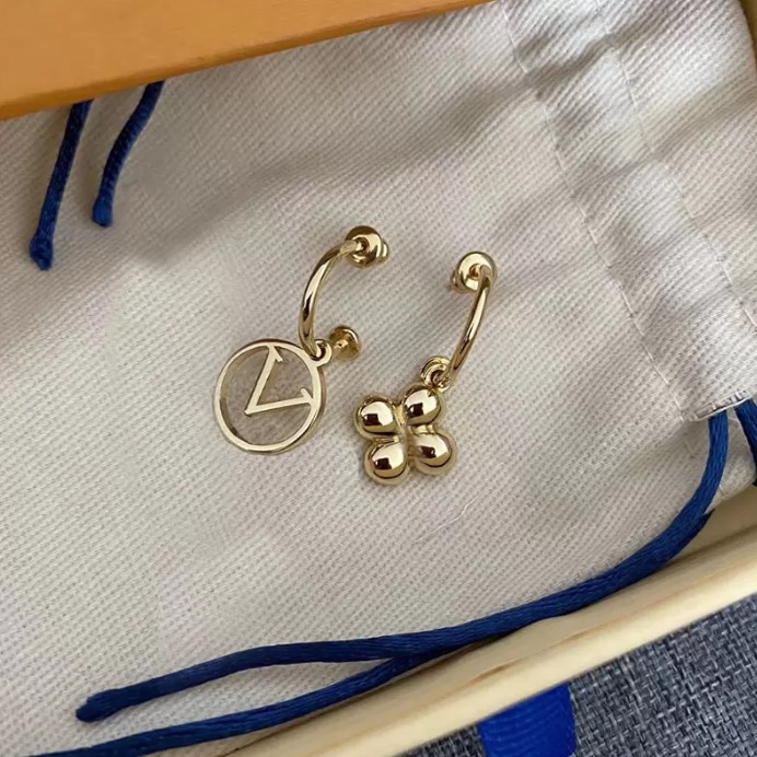 Luxury Love Stud Gold Flowers Earring Designer Jewelry Hoops Studs Womens Wedding Studs Fashion Diamond Pendent Earrings For Women Gifts Hot
Luxury Love Stud Gold Flowers Earring Designer Jewelry Hoops Studs Womens Wedding Studs Fashion Diamond Pendent Earrings For Women Gifts Hot