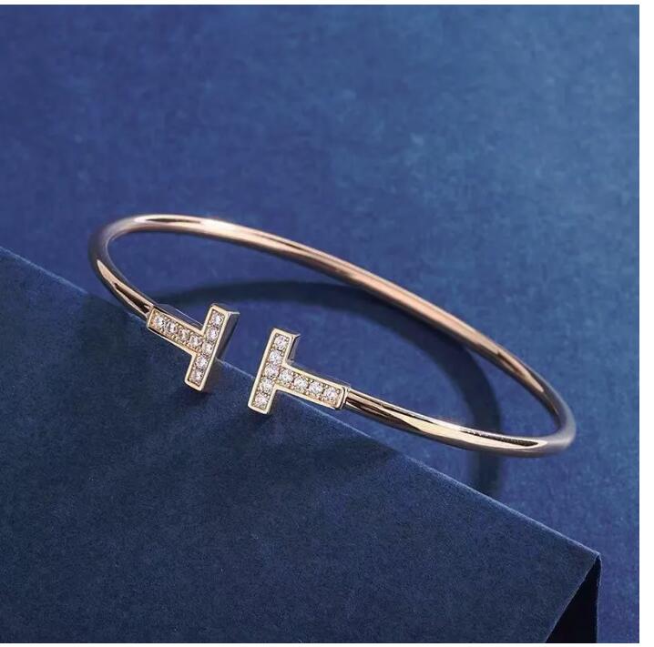 tiffany Luxurys Designers bracelet Women Charm bracelet Trend fashion studded with diamonds bracelets boutique gift jewelry good nice pretty
tiffany Luxurys Designers bracelet Women Charm bracelet Trend fashion studded with diamonds bracelets boutique gift jewelry good nice pretty