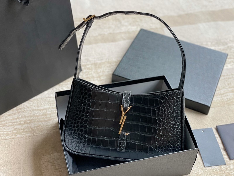 2023 Top-quality Armpit Bags Classic Leather Designer Handbags for Ladies, Shoulder Bags, Baguette Multi-Color Fashion Bags wholesale, Brown
2023 Top-quality Armpit Bags Classic Leather Designer Handbags for Ladies, Shoulder Bags, Baguette Multi-Color Fashion Bags wholesale, Brown