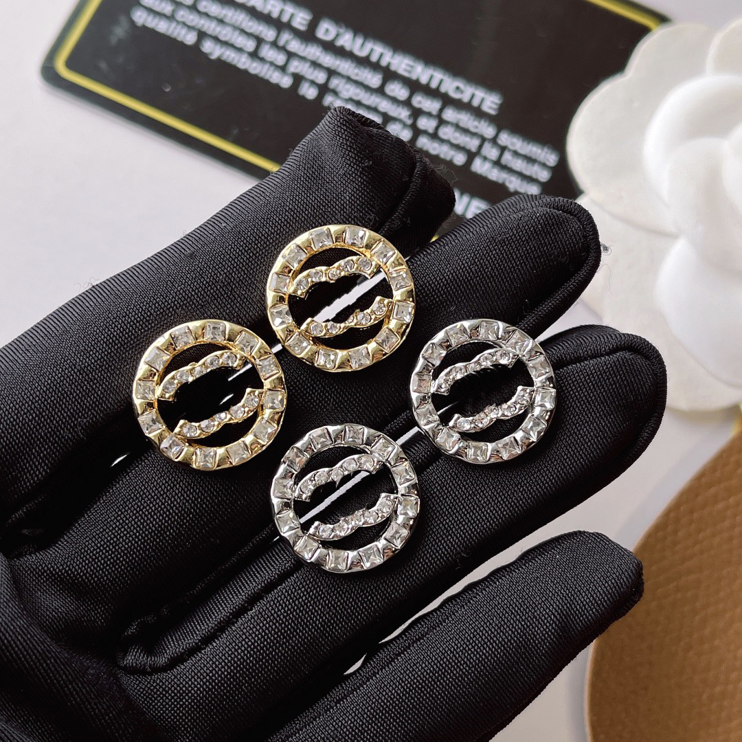 Luxury Charm 18k Gold 925 Sliver Earrings Women Love Earrings Designer Brand European Celtic Jewelry Luxury Wedding Party Gift Accessories With Box
Luxury Charm 18k Gold 925 Sliver Earrings Women Love Earrings Designer Brand European Celtic Jewelry Luxury Wedding Party Gift Accessories With Box