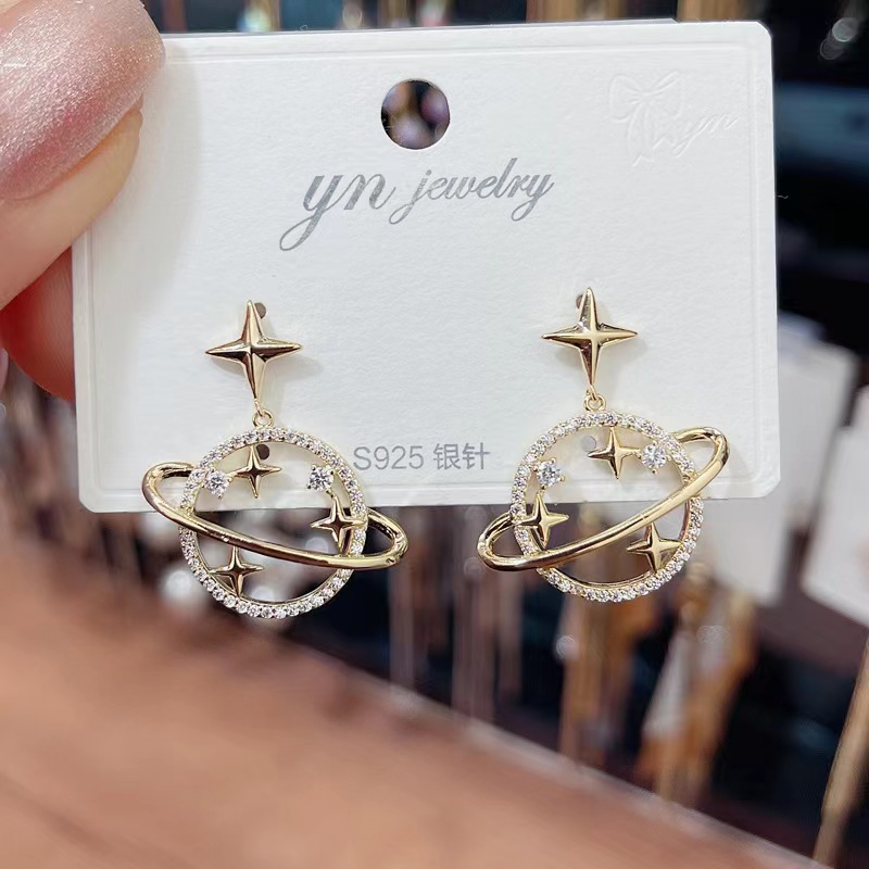 Korean version of the new asteroid full diamond earrings Small design sense Luxury starry earrings French style elegant earrings
Korean version of the new asteroid full diamond earrings Small design sense Luxury starry earrings French style elegant earrings