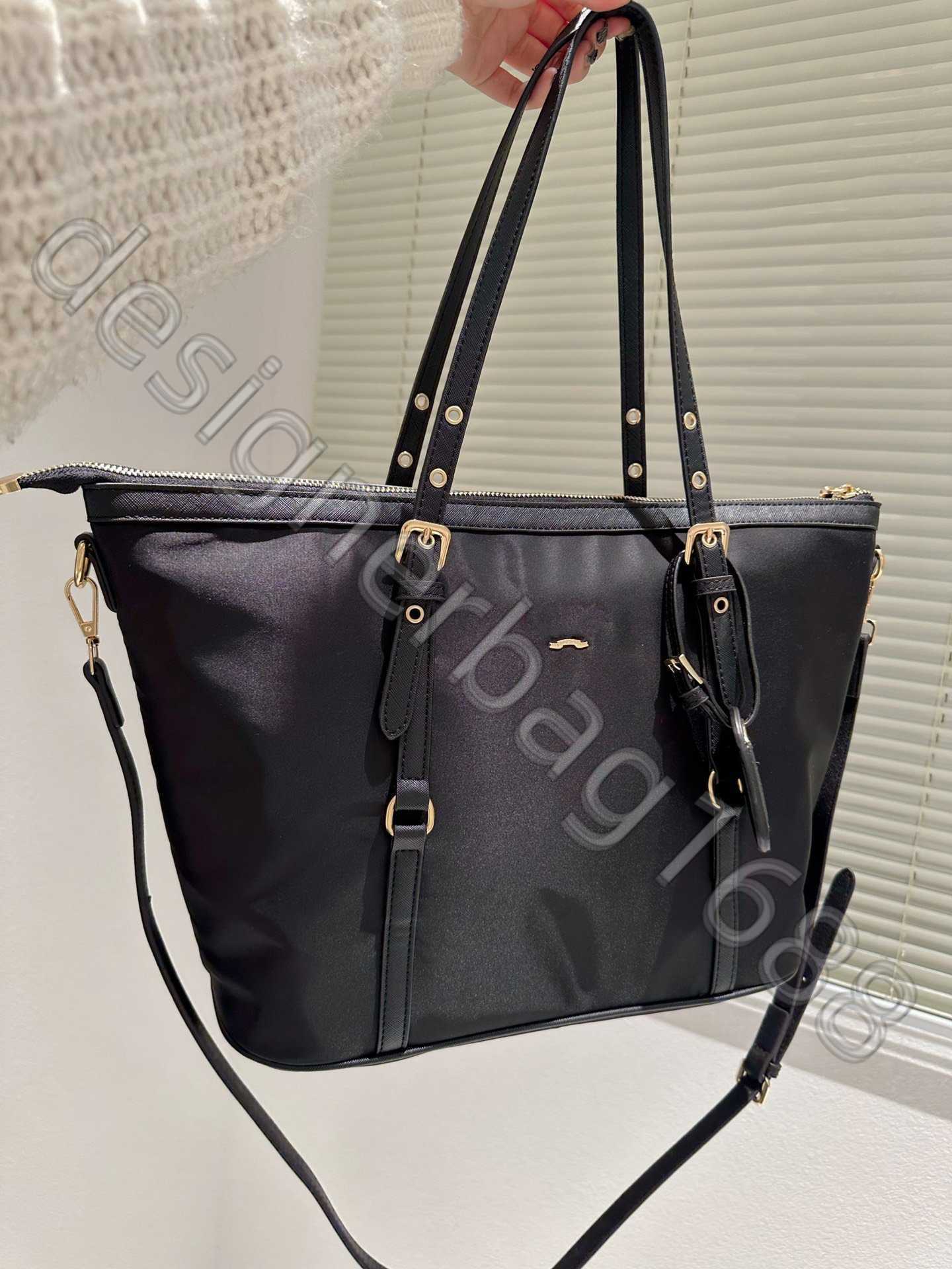 The curved design of 22Tote Designer Shopping bag is elegant Fashion New Top Quality Temperament Card Holder Crossbody Handbag Shoulder Bags Clutch, Welcome to purchase
The curved design of 22Tote Designer Shopping bag is elegant Fashion New Top Quality Temperament Card Holder Crossbody Handbag Shoulder Bags Clutch, Welcome to purchase