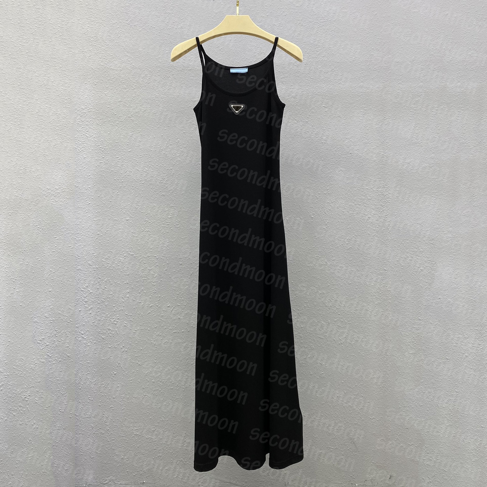 Women Party Long Dress Designer Tight Knitted Dresses Summer Sleeveless Knitting Dress Metal Badge Dresses, Black
Women Party Long Dress Designer Tight Knitted Dresses Summer Sleeveless Knitting Dress Metal Badge Dresses, Black