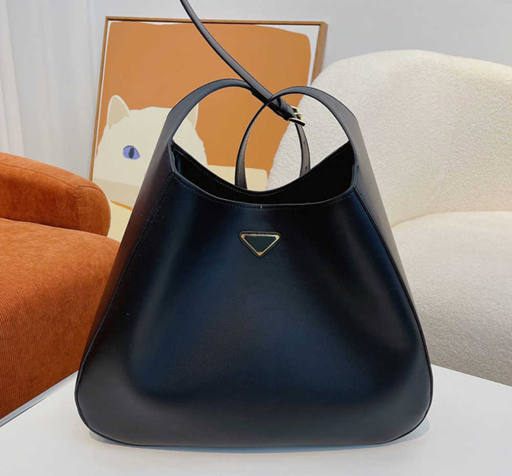 Crossbody Bucket Bag Shoulder Tote Bag Women Handbag Purse Plain Hardware Fashion Letters Adjustable Belt Strap Large Capacity, Black
Crossbody Bucket Bag Shoulder Tote Bag Women Handbag Purse Plain Hardware Fashion Letters Adjustable Belt Strap Large Capacity, Black