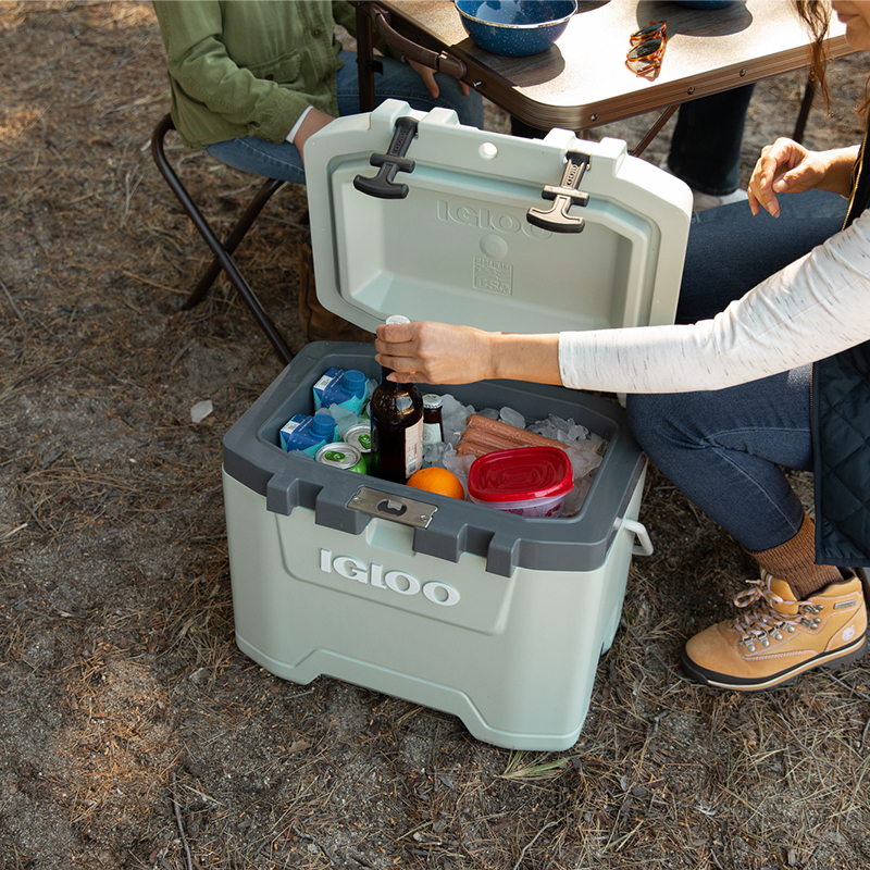 Igloo Overland 25 qt. Ice Chest Cooler Green compass