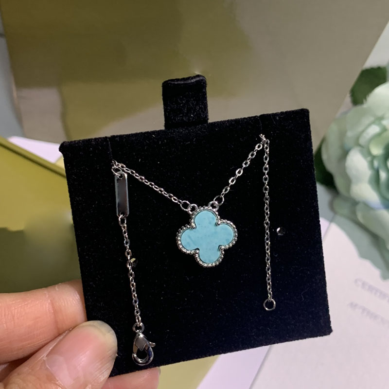 Luxury designer necklace woman necklace fashion classic style two-color optional as a gift social gathering shopping applicable beautiful
Luxury designer necklace woman necklace fashion classic style two-color optional as a gift social gathering shopping applicable beautiful