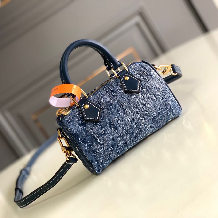 High Imitation Designer Shoulder Bag Genuine Leather HandBag 16CM With Box ZL172, M81085
High Imitation Designer Shoulder Bag Genuine Leather HandBag 16CM With Box ZL172, M81085