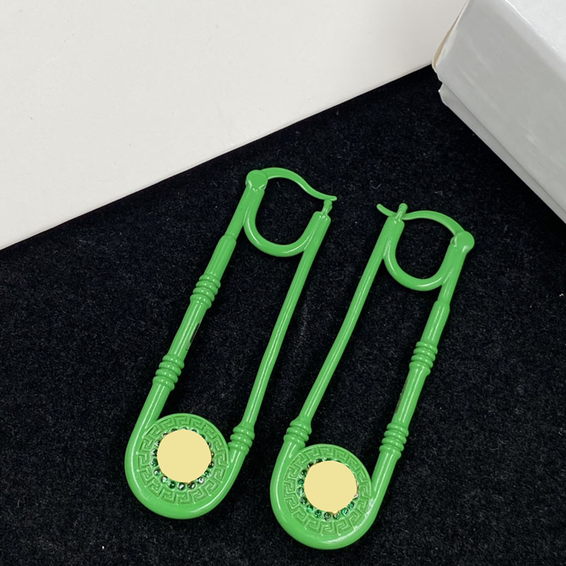 Personality Radian Earrings Women Green Charm with Diamond Lady Outdoor Party Female Hollow Eardrop
Personality Radian Earrings Women Green Charm with Diamond Lady Outdoor Party Female Hollow Eardrop