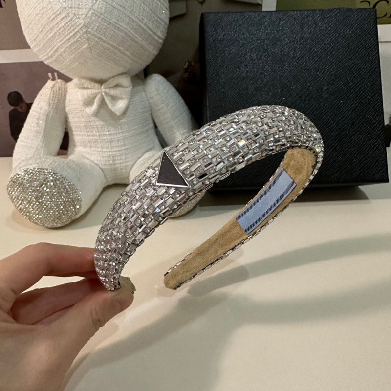 With BOX Brand Designer P-Letters Luxury Headband Diamond Silver Bling Women Hair Hoop Girls Fashion Head Accessories HairJewelry
With BOX Brand Designer P-Letters Luxury Headband Diamond Silver Bling Women Hair Hoop Girls Fashion Head Accessories HairJewelry