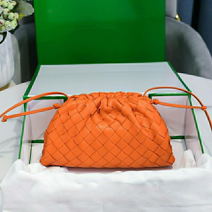 Handle Evening Bags Fashion Knotted Bags Women Creative Noodle Woven Handbag Leather Luxury Designer Brand Female Purses 220322Multi Pochet, 23
Handle Evening Bags Fashion Knotted Bags Women Creative Noodle Woven Handbag Leather Luxury Designer Brand Female Purses 220322Multi Pochet, 23