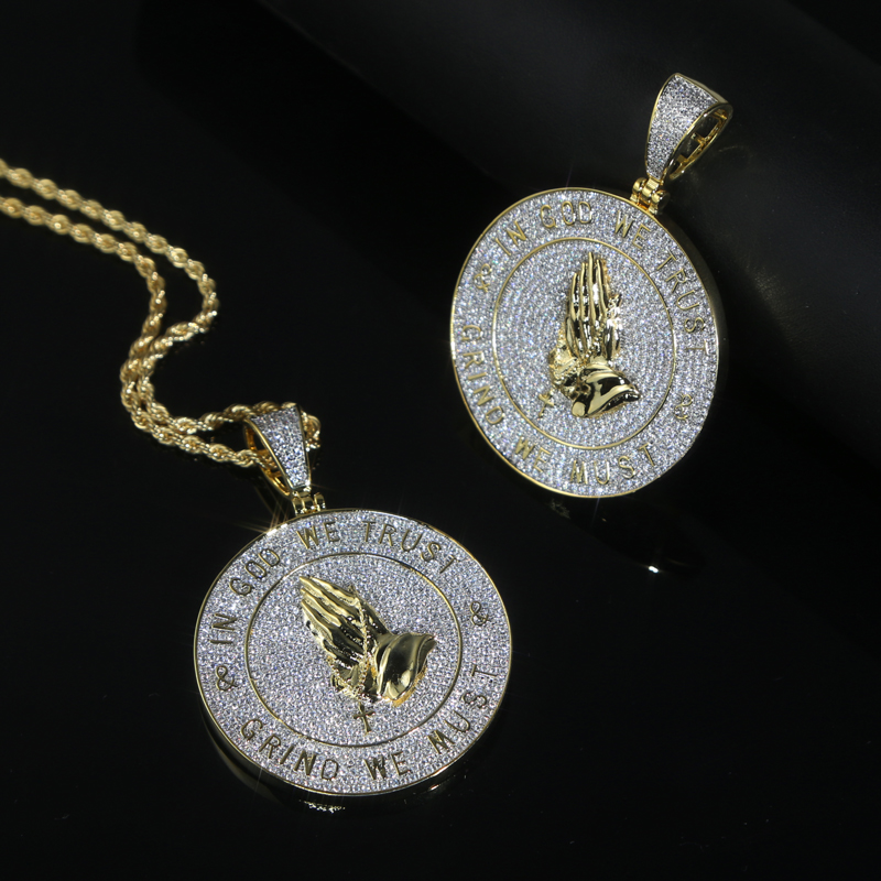 Iced-Out In God We Trust Gold-Plated Pendant with Rope Chain for Men - 2024 Collection dh5727163