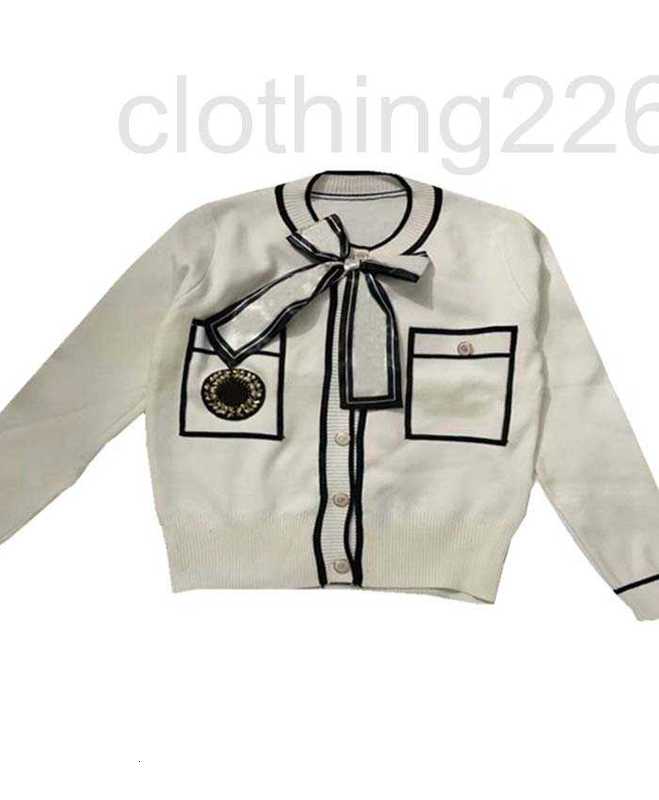 designer Women Knitted Sweater Bow Tie Woollen Fall Girls Wool With Pearll Ong-Sleeved Knit Shirt Super Elastic Fashion Clothes PODD, White
designer Women Knitted Sweater Bow Tie Woollen Fall Girls Wool With Pearll Ong-Sleeved Knit Shirt Super Elastic Fashion Clothes PODD, White