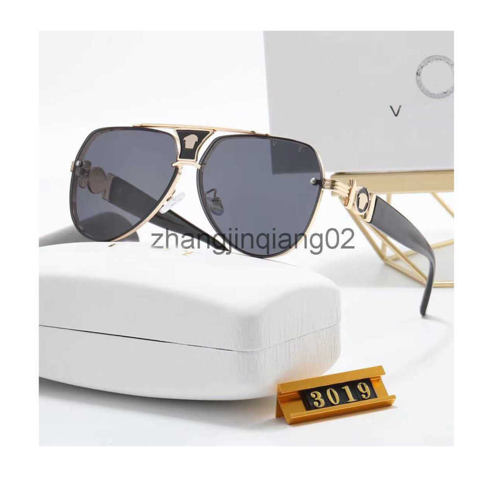 Designer Versage Sunglass For Womans Mens Cycle Luxurious Fashion Sport Sunglasses New Casual Personality Anti Ultraviolet Driving Disco Glasses
Designer Versage Sunglass For Womans Mens Cycle Luxurious Fashion Sport Sunglasses New Casual Personality Anti Ultraviolet Driving Disco Glasses