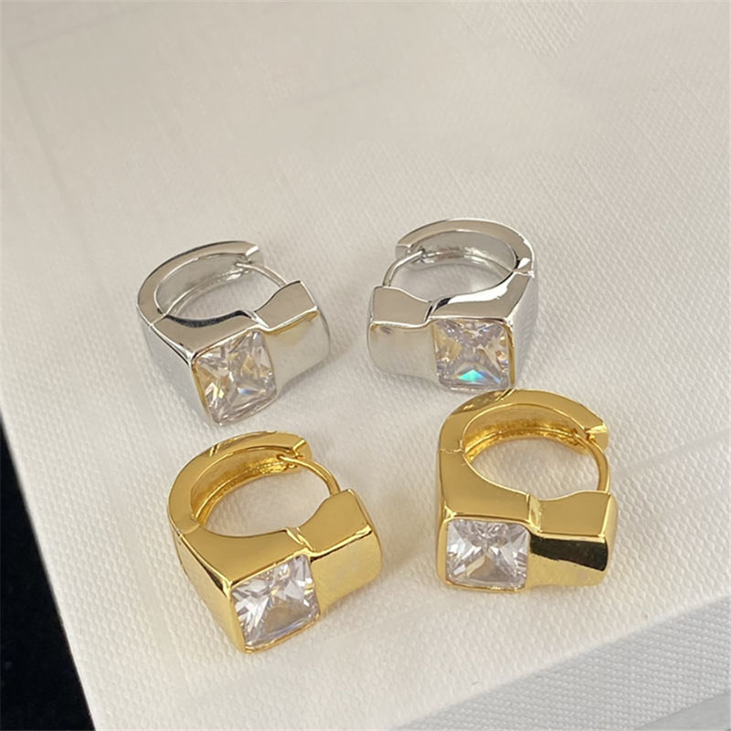 Gold High Street Charm for Women Setting Square Diamond Ear Stud Wedding Party Bride Earrings
Gold High Street Charm for Women Setting Square Diamond Ear Stud Wedding Party Bride Earrings