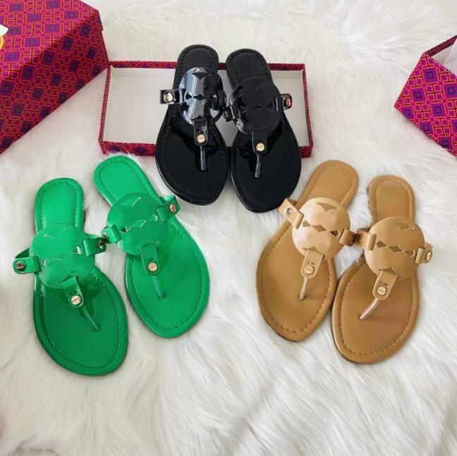 Slippers 2023 Women Designer Sandals Hollow Pattern Flats Low Heel Slippers Fashion Luxury Slippers Rubber Summer Flip Flops Outdoor Beach Shoes, 35
Slippers 2023 Women Designer Sandals Hollow Pattern Flats Low Heel Slippers Fashion Luxury Slippers Rubber Summer Flip Flops Outdoor Beach Shoes, 35