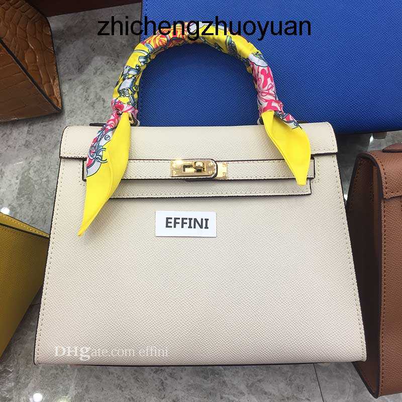 new Designer Womens Exquisite Handbags Bag Fashion Female Purses Real Leather Womens Crossbody Bags, Red
new Designer Womens Exquisite Handbags Bag Fashion Female Purses Real Leather Womens Crossbody Bags, Red