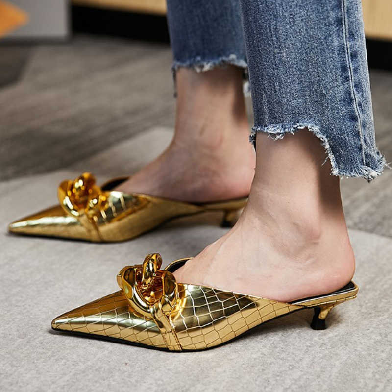 Slippers 2022 New Brand Women Slipper Fashion Gold Chain Sandal Shoes Ladies Pointed Toe Slip on Mules Thin Low Heel Slides Womens Shoes G30224, Champagne
Slippers 2022 New Brand Women Slipper Fashion Gold Chain Sandal Shoes Ladies Pointed Toe Slip on Mules Thin Low Heel Slides Womens Shoes G30224, Champagne