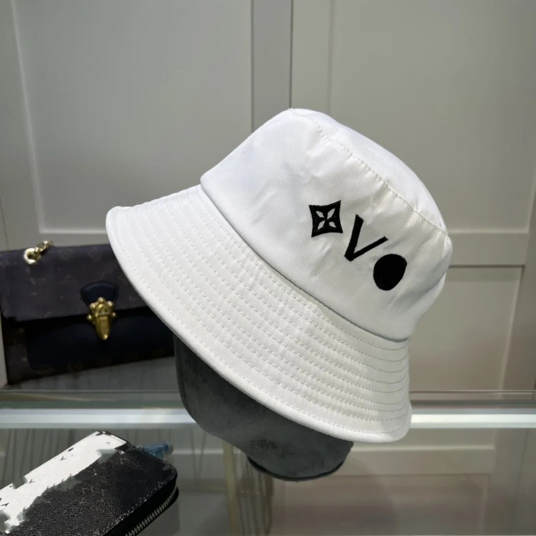 Designer bucket hat Christmas gift womens traveling sunshine protection casquette high quality beach hats luxurious fashionable dressy caps for women