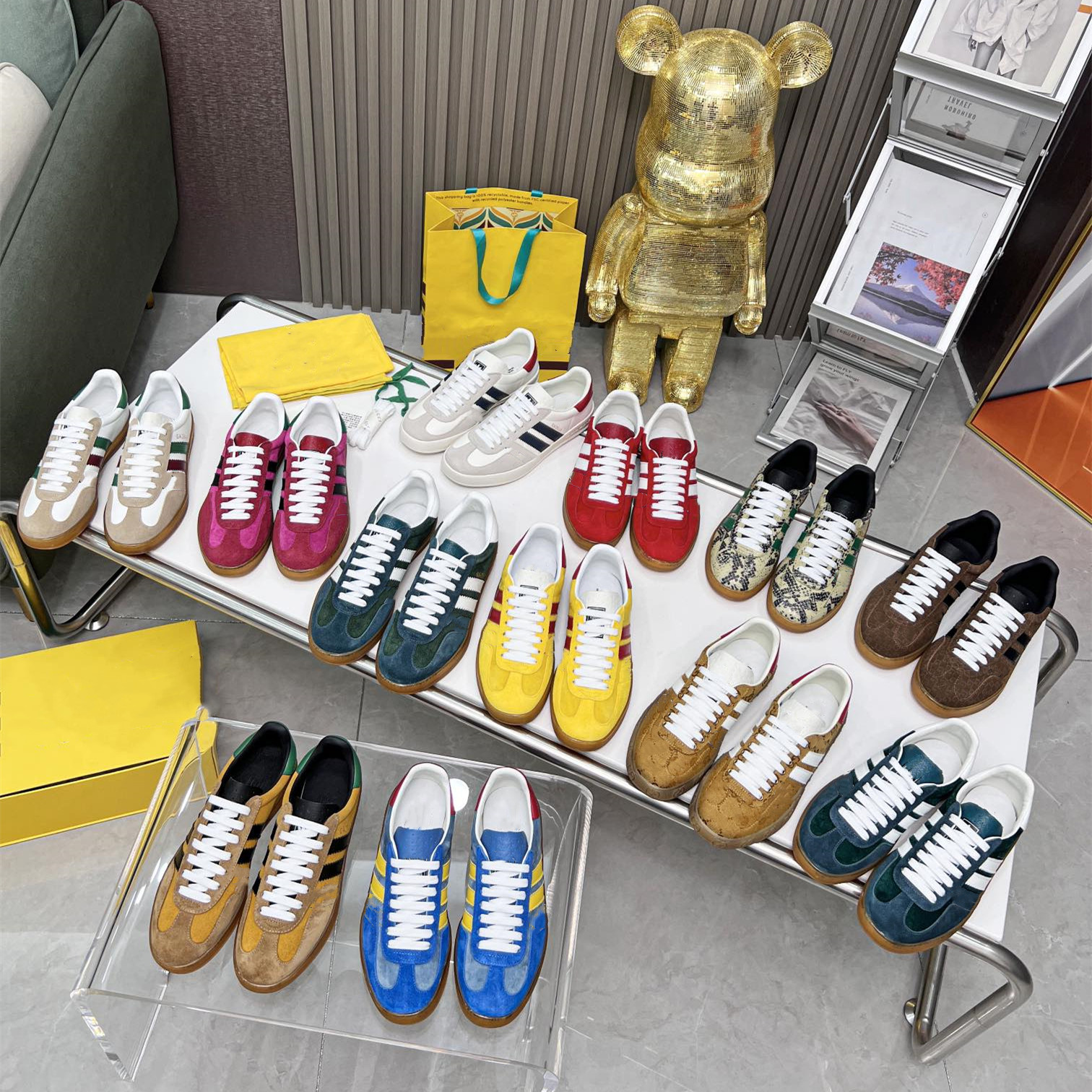 Top-quality Designer Gazelle Shoes Samba xAD Sneakers Velvet Patchwork Retro Trainers Co-branded Ladies Sneaker luxury Women and Men 35-46, Color 6
Top-quality Designer Gazelle Shoes Samba xAD Sneakers Velvet Patchwork Retro Trainers Co-branded Ladies Sneaker luxury Women and Men 35-46, Color 6