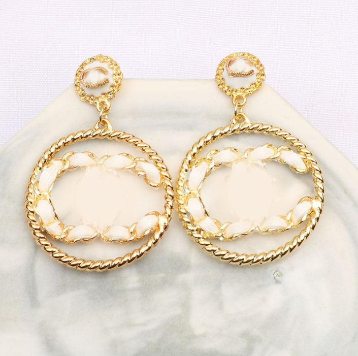 Fashion Designer Golden Silver Stud Earrings for Women Fashion Brand Double Letter Geometric Annulus pearl Earring Eardrop Wedding Jewelry
Fashion Designer Golden Silver Stud Earrings for Women Fashion Brand Double Letter Geometric Annulus pearl Earring Eardrop Wedding Jewelry
